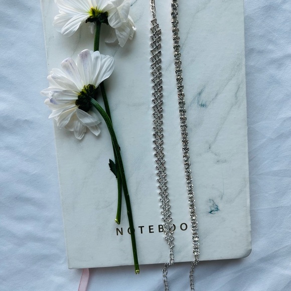 Jewelry - Elegant Silver Chain Choker Necklace with Gem Detail